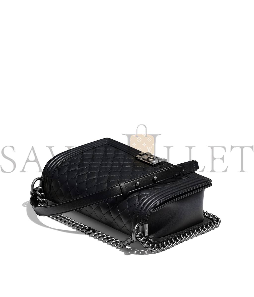 CHANEL LARGE BOY CHANEL HANDBAG A92193 Y09953 94305 (28*17.5*7.5cm）